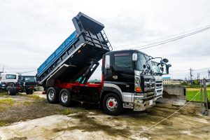 ダンプトラックとは?車両の特徴や注意点・運転手になるメリットまで徹底解説